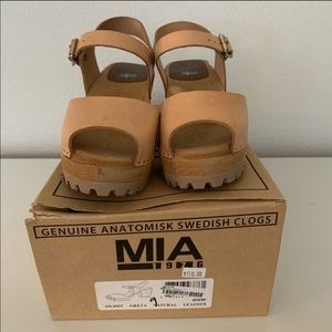 Mia clogs